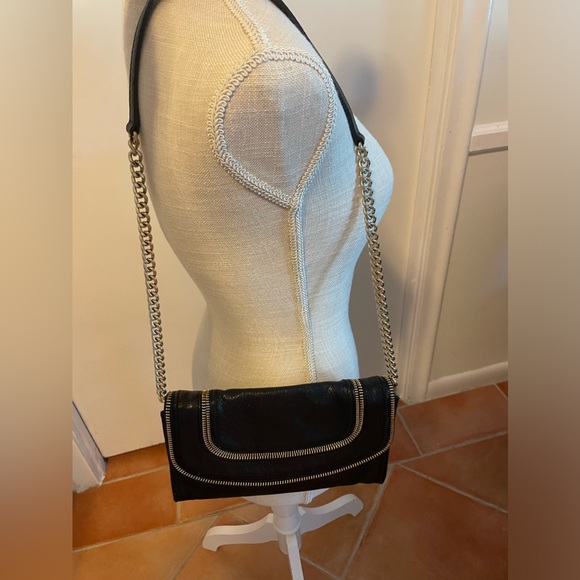 Michael Kors black leather purse. Zipper details and gold tone hardware. - Picture 3 of 10